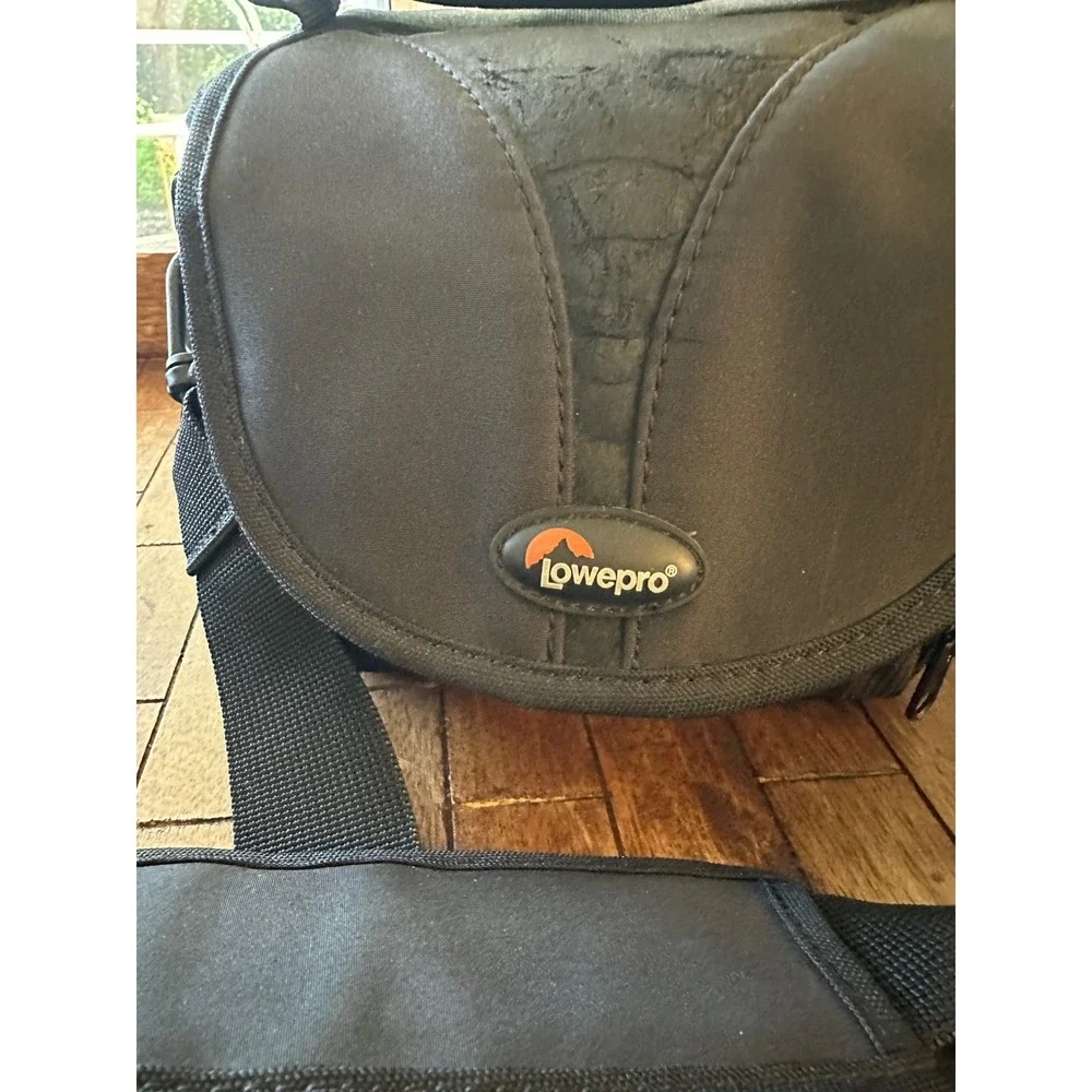Lowepro Camera Bag Black Padded Shoulder Strap All Weather Cover Organizer Case